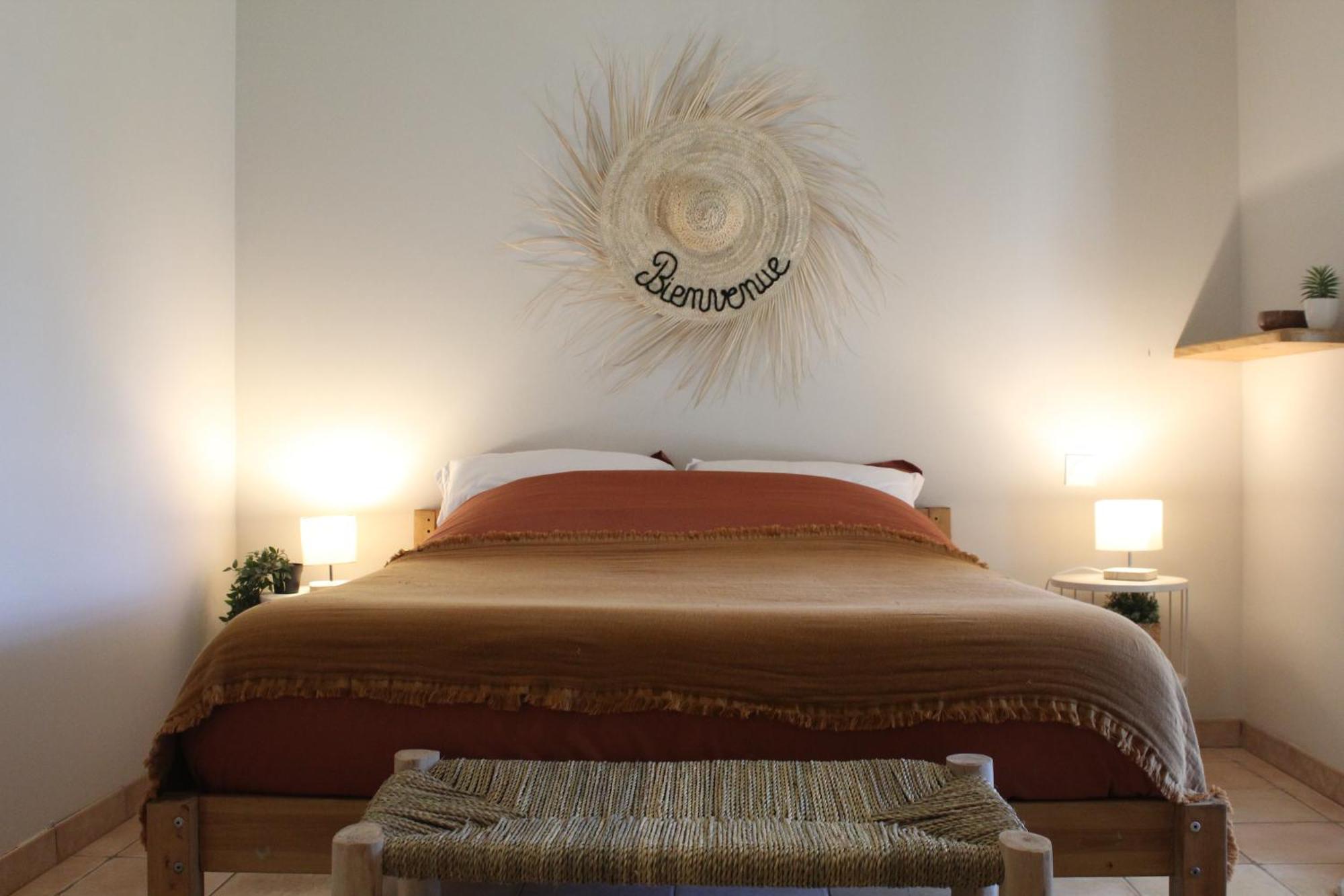 Hotel Mas Eva Mouries Esterno foto